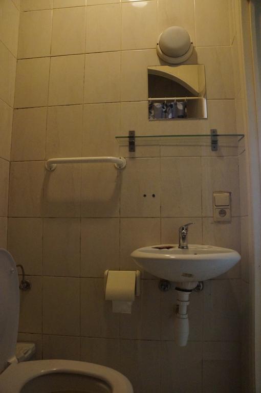 Single Room with Internal Toilet