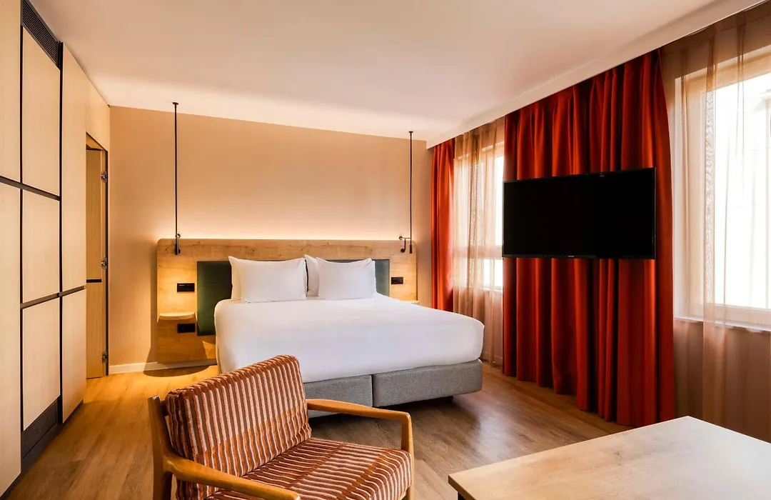 Hilton Garden Inn Brussels City Centre-1